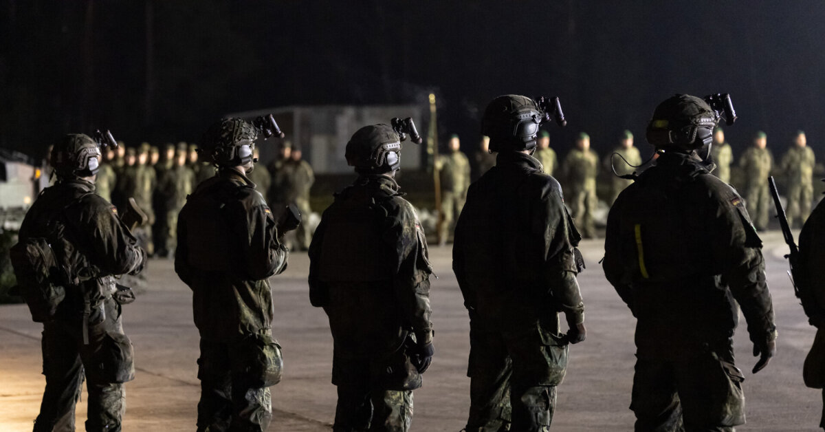 Europa ragina siųsti Vokietijos karius į Ukrainą, bet su kita vėliava