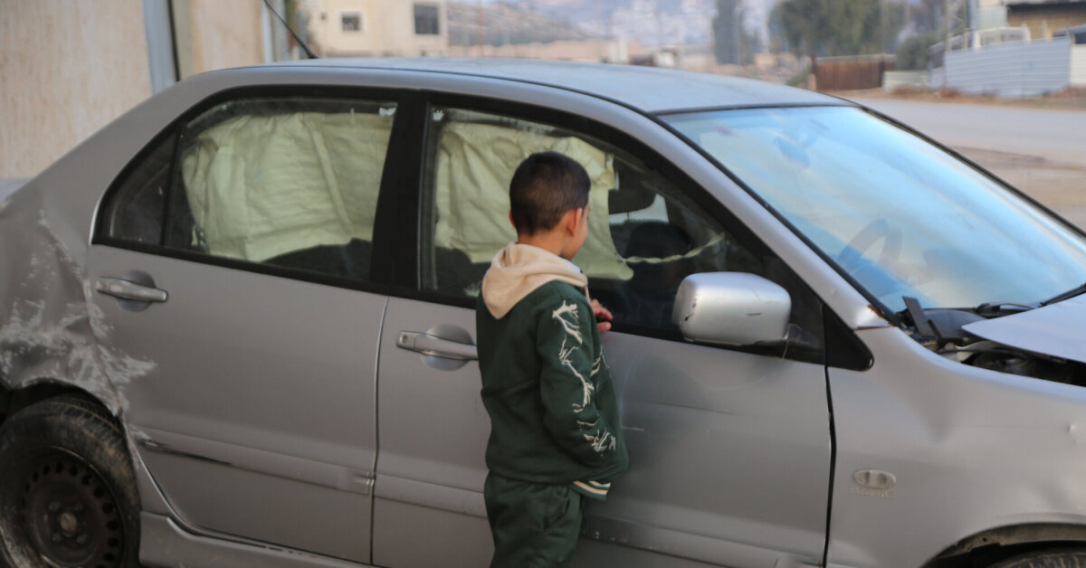 Izraelio policija: per palestiniečio išpuolį peiliu ir automobiliu žuvo du žmonės