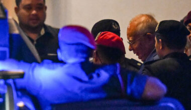 Buvęs Malaizijos premjeras nuteistas kalėti dar 15 metų ir gavo didelę baudą