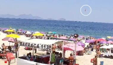 Poilsiautojų akivaizdoje į jūrą rėžėsi lėktuvas