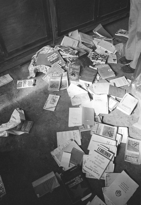 Komunistinė literatūra rasta Džonstaune (nuotr. SCANPIX)