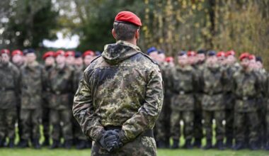 Karas Ukrainoje. Ragina siųsti Vokietijos karius, tačiau su ES vėliava - Delfi