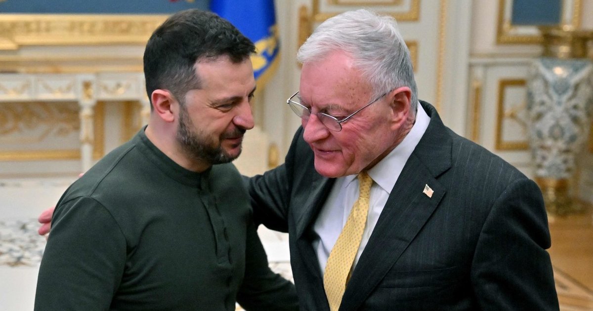 Zelenskį aukštinusį patarėją Trumpas išvadino idiotu ir privertė trauktis