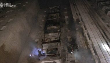 Ciniškas smūgis: rusų dronai atakavo daugiabutį