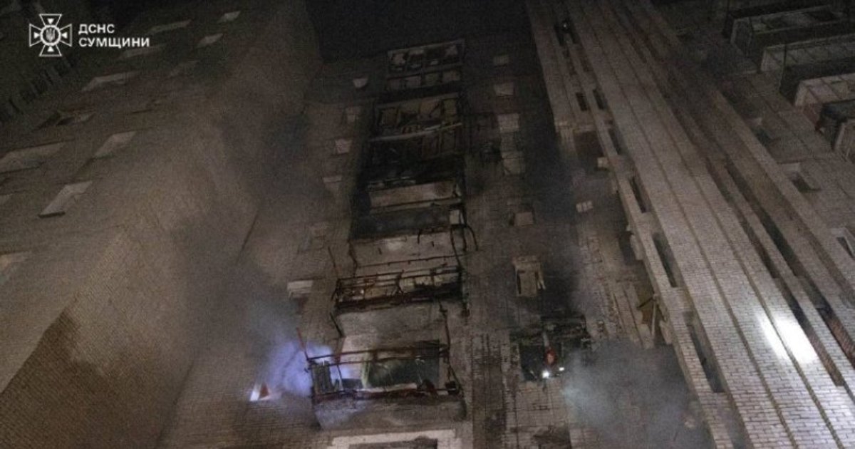 Ciniškas smūgis: rusų dronai atakavo daugiabutį