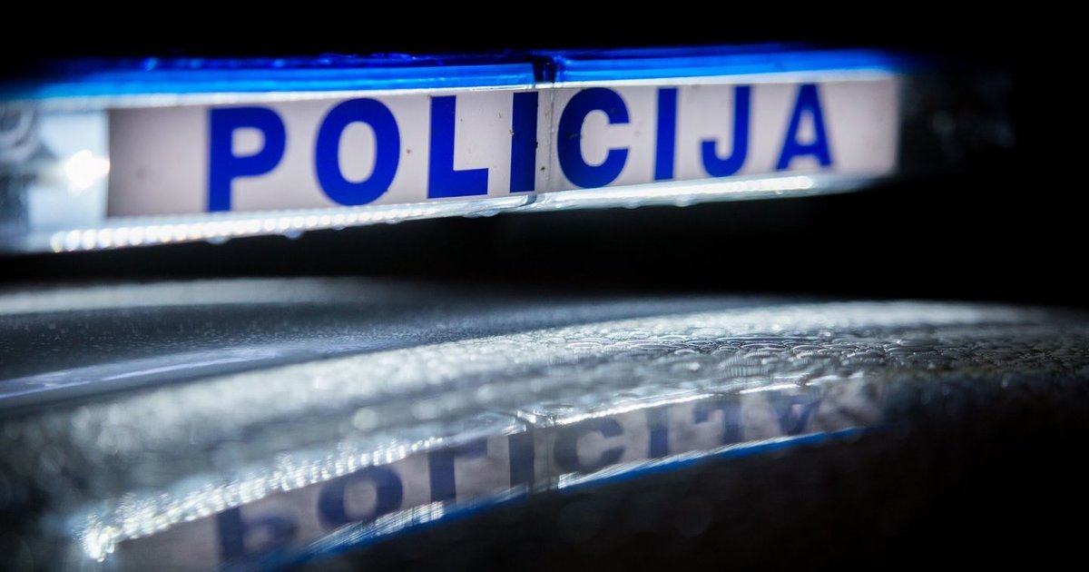 Incidentas Kelmėje: vidury baltos dienos jauna moteris vaikščiojo su narkotikų dėžute