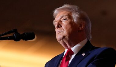 Trumpo administracija sustabdė sankcijas daugeliui Rusijos bankų