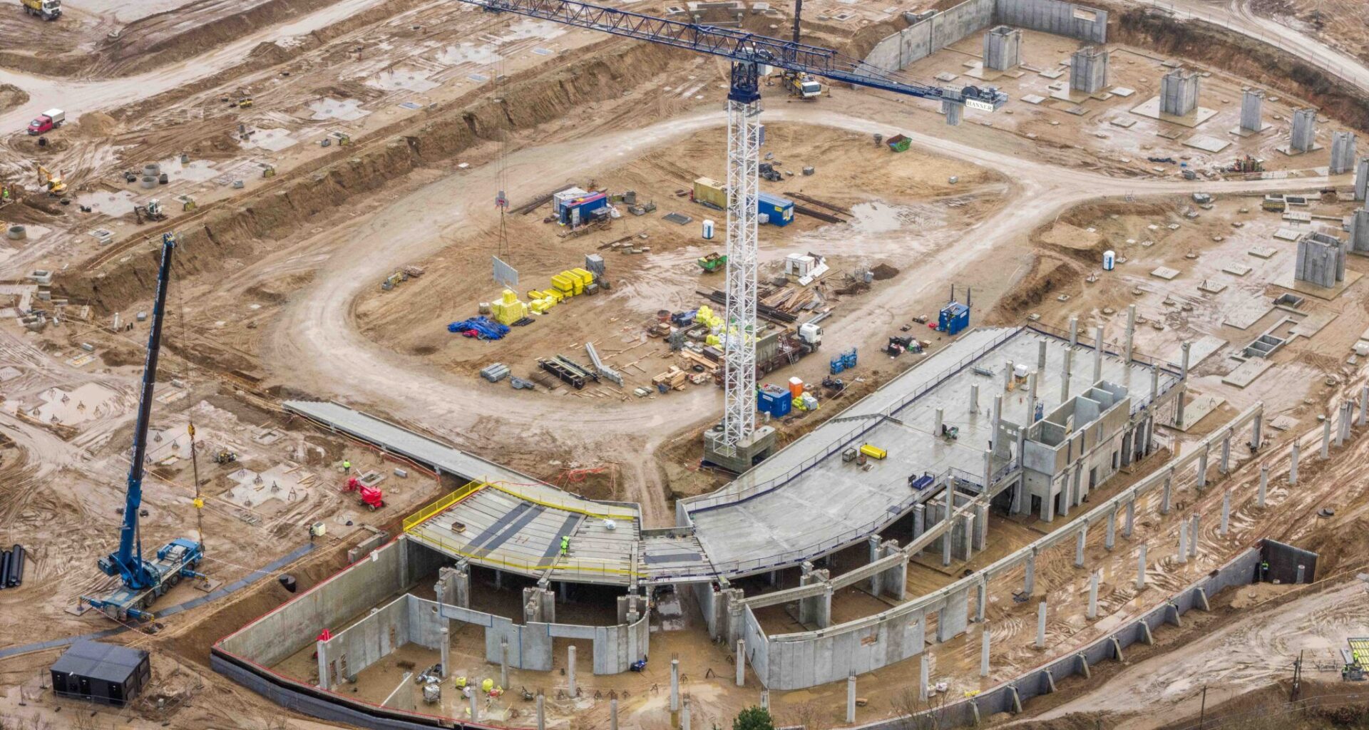 Nacionaliniame stadione iškilo pirmoji tribūna (nuotraukos)