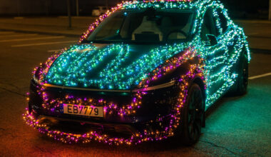 Nėra sniego? Šventę gali sukurti šviečiančios girliandos ant automobilio | Verslas