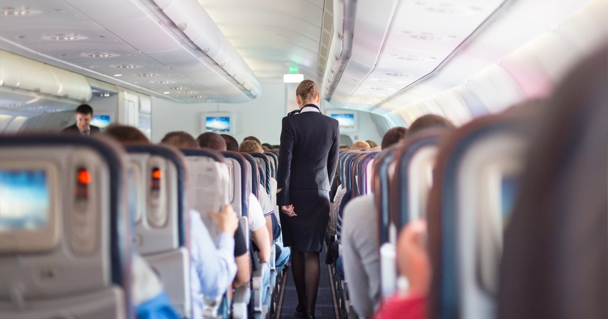 Stiuardesė atsakė, kada skrydžiai pigiausi: taip pat atskleidė ir nemalonią tiesą