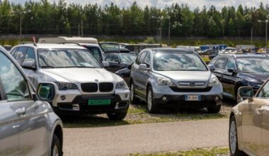Perkame vis senesnius automobilius: į Lietuvą plūsta senienos, o populiariausias modelis nesikeičia metų metus