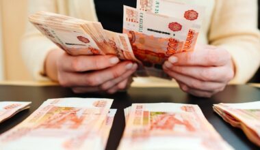 Rusijos centrinis bankas priėmė sprendimą dėl palūkanų: atsižvelgė į sunkią ekonomiką