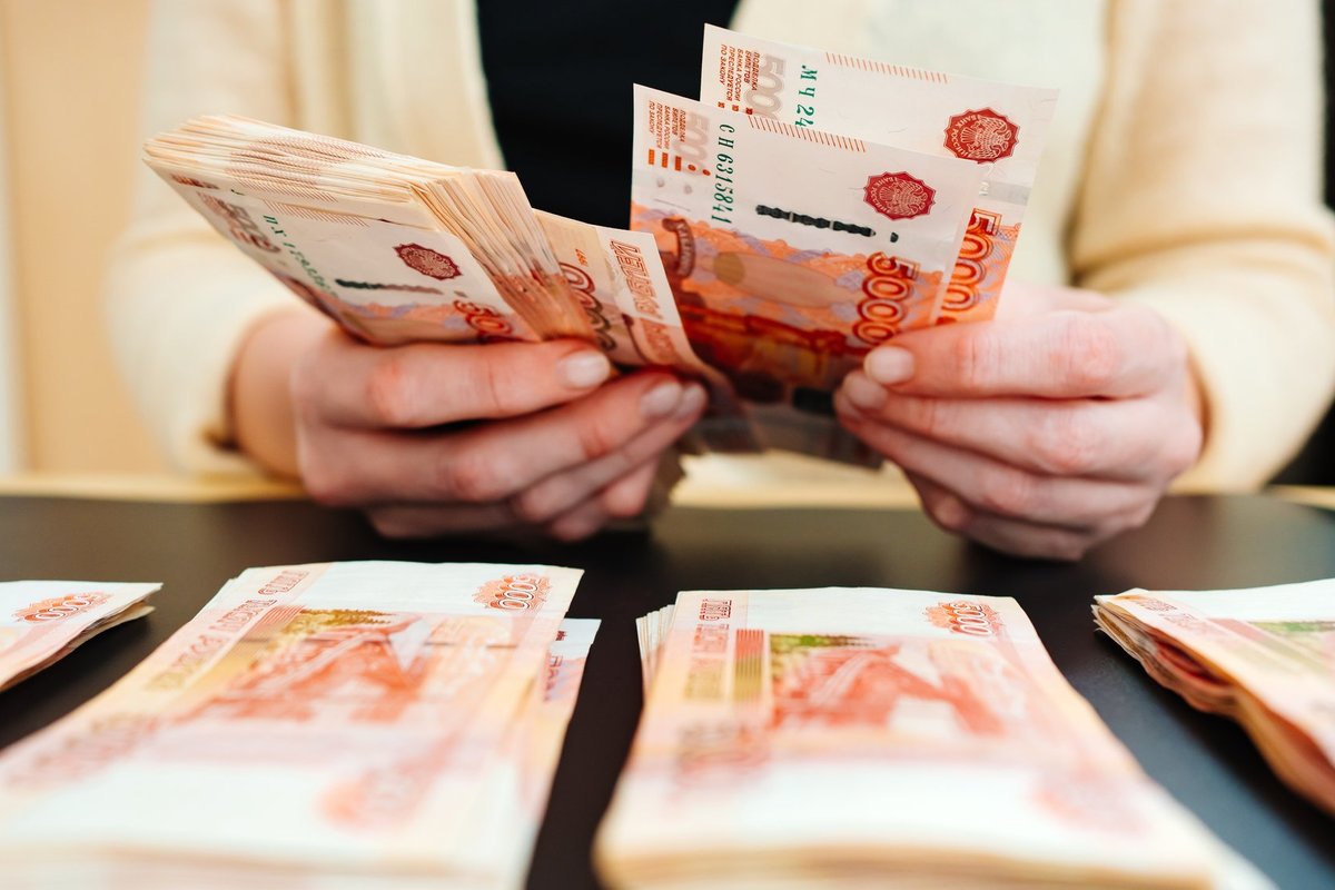 Rusijos centrinis bankas priėmė sprendimą dėl palūkanų: atsižvelgė į sunkią ekonomiką