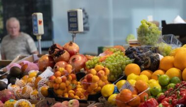 Vaisiuose ir daržovėse aptikta su vėžiu siejamų pesticidų: vynuogės – tarp labiausiai užterštų