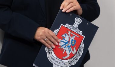 Prokuratūra: bus teisiamas oro balionais atskraidintas cigaretes rinkęs Vilniaus rajono gyventojas