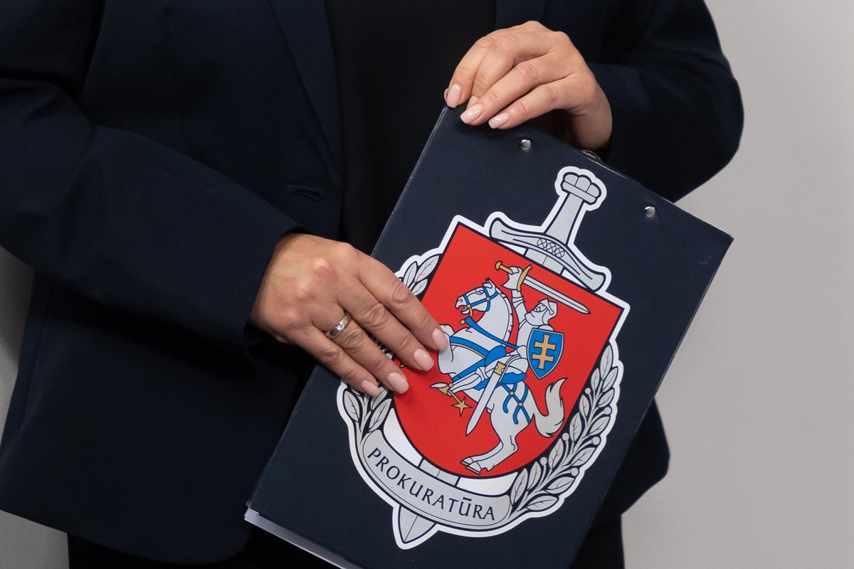 Prokuratūra: bus teisiamas oro balionais atskraidintas cigaretes rinkęs Vilniaus rajono gyventojas