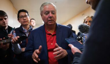 Grahamas ragina Trumpą konfiskuoti rusų tanklaivius ir perduoti Ukrainai „Tomahawk“