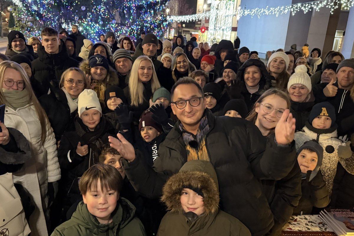 Orijus tiesiogiai iš Plungės: ką žmonės mano apie didžiąją eglę?
