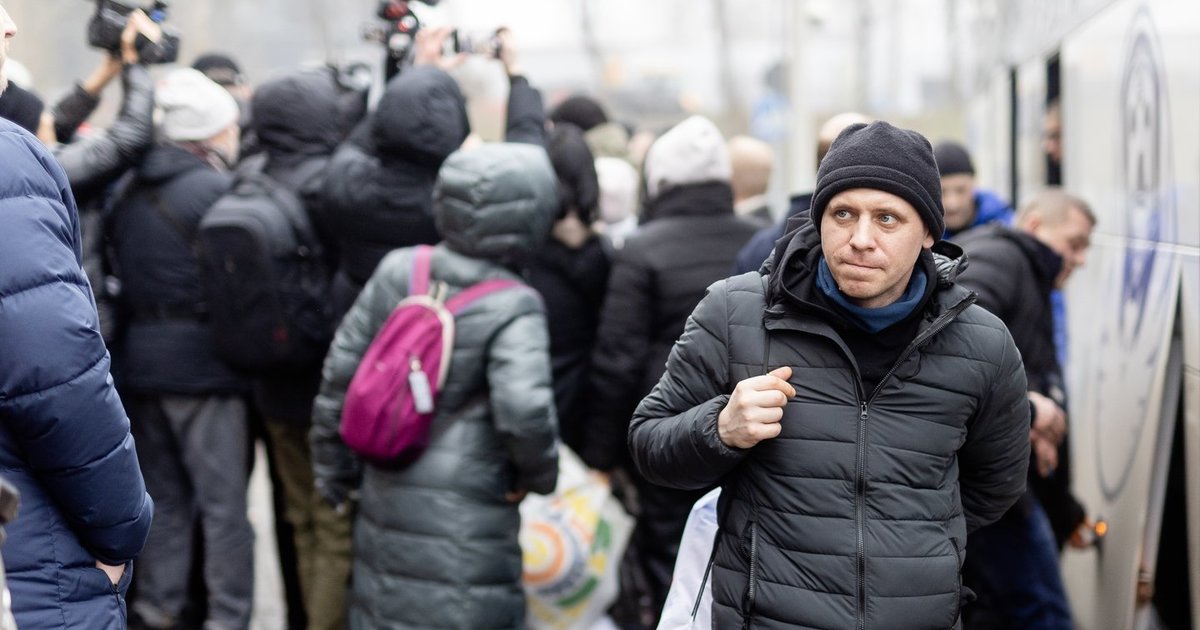 Į laisvę paleisti Baltarusijos politiniai kaliniai: iš mūsų buvo atimti pasai