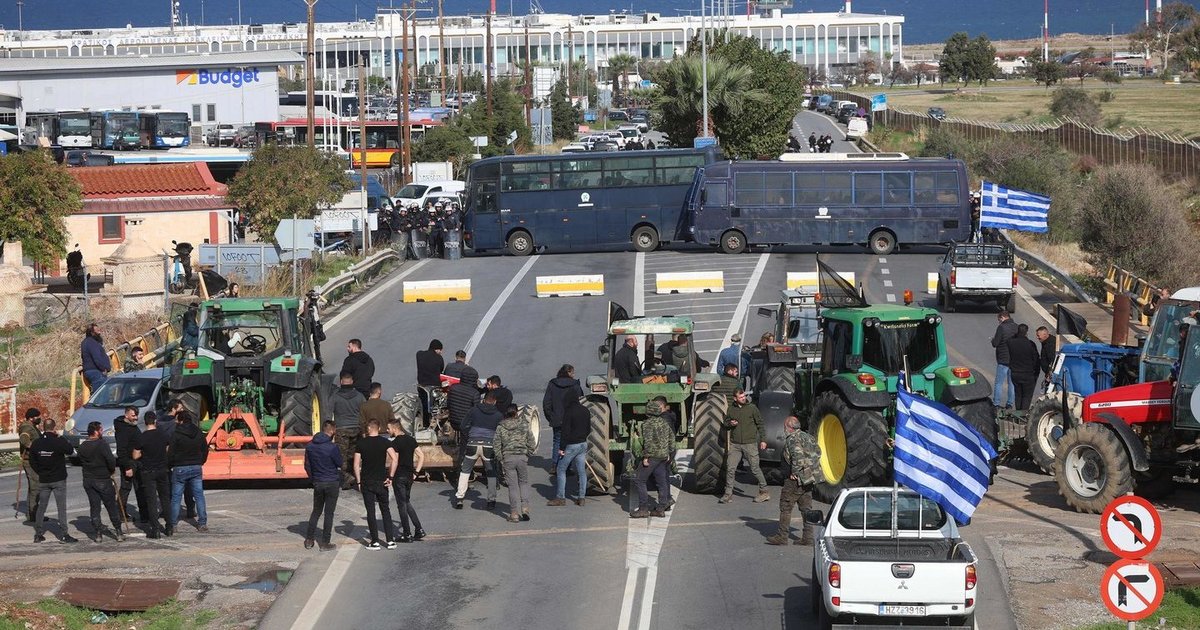 Graikijoje protestuojantys ūkininkai užėmė du Kretos oro uostus