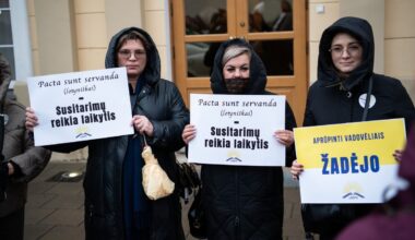 Vyriausybėje – atnaujintas biudžetas: daugiau pinigų mokytojams, pareigūnams