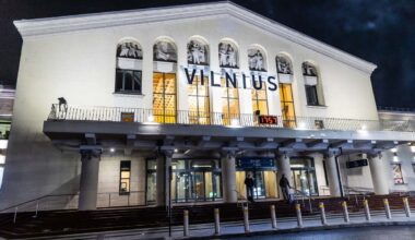 Dėl balionų grėsmės stabdoma Vilniaus oro uosto veikla