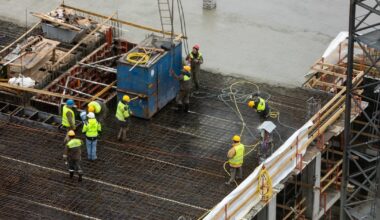 Nelaimingų atsitikimų darbe sumažėjo, bet neišvengta ir mirčių: nesaugiausia – statybose, ūkiuose, miškuose