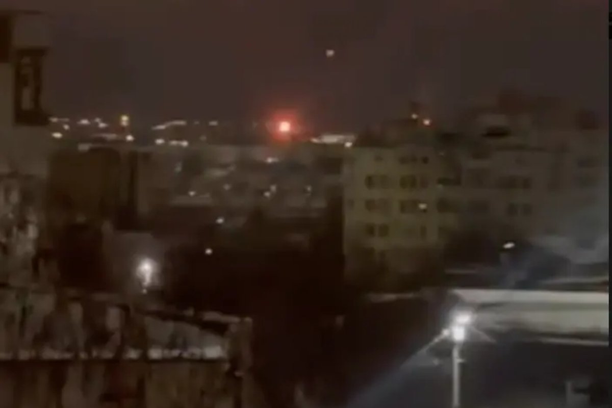 Karas Ukrainoje. Kyjivo dronai atakavo Rusijos naftos perdirbimo gamyklą - Delfi