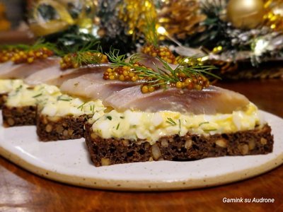 Šventiniai sumuštiniai su silke