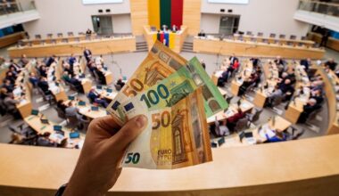 Priėmė naują tvarką dėl išmokų: štai kas nuo šiol galės gauti 385 eurus