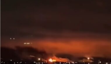 Liepsnos Rusijoje – smogta vienai didžiausių naftos perdirbimo gamyklų