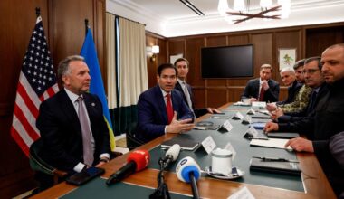 Karas Ukrainoje. Ukraina ir JAV derybas dėl taikos tęs trečią dieną iš eilės - Delfi