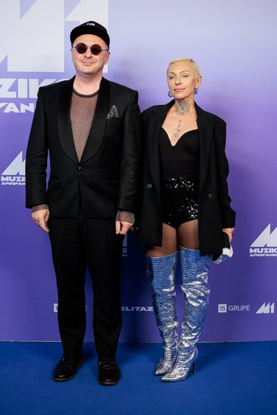 Aistis Mickevičius su sese