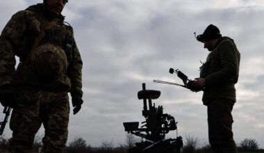 Karas Ukrainoje. Ukrainos pajėgos smogė dviem Rusijos laivams, gabenusiems ginklus Kaspijos jūroje - Delfi