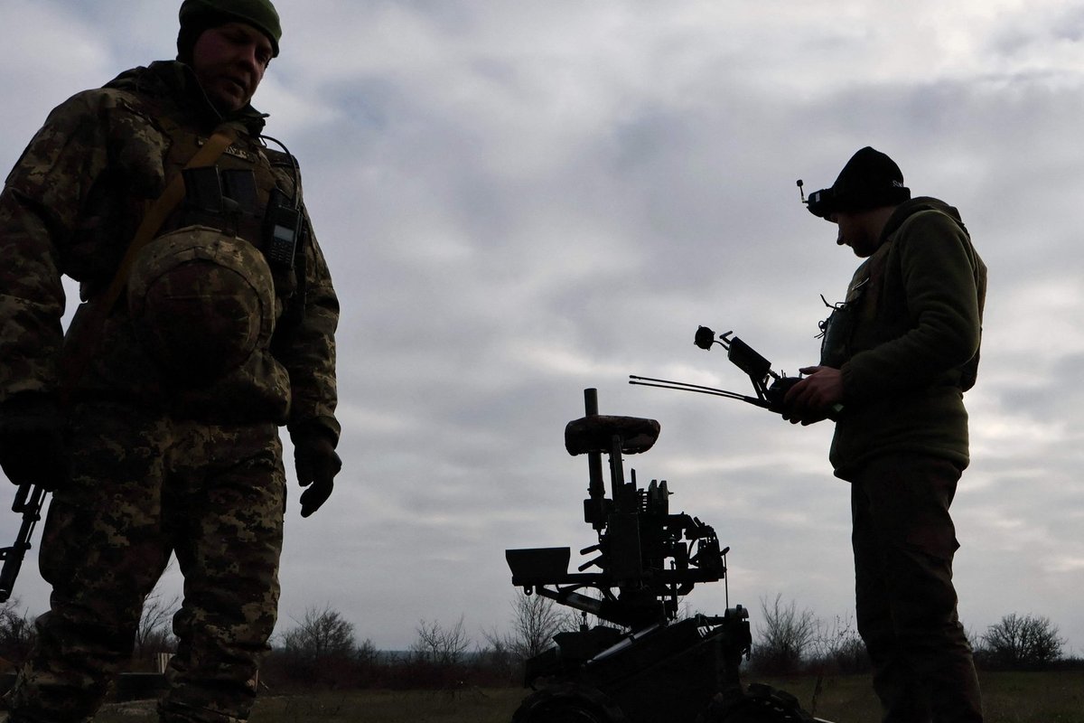 Karas Ukrainoje. Ukrainos pajėgos smogė dviem Rusijos laivams, gabenusiems ginklus Kaspijos jūroje - Delfi