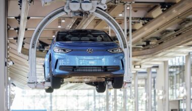 Vietoje automobilių – dirbtinis intelektas: įspūdingas pastatas virsta laboratorija, bet darbuotojų likimas neaiškus