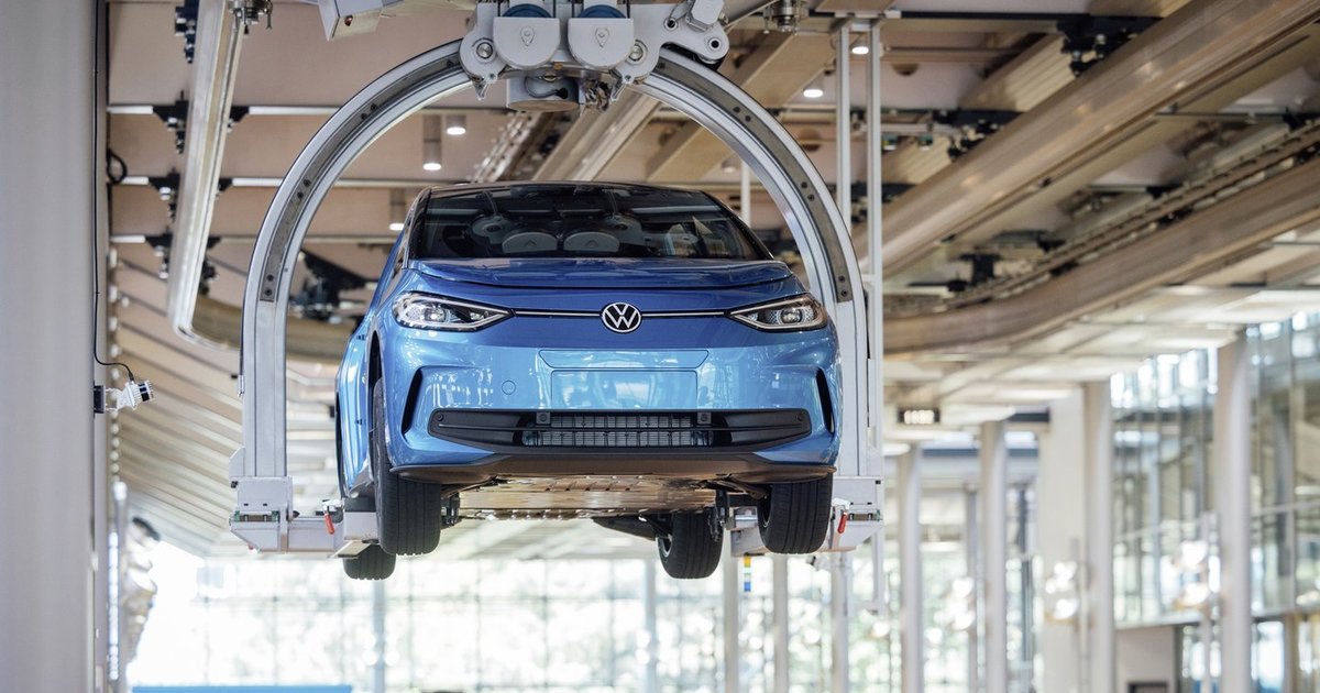 Vietoje automobilių – dirbtinis intelektas: įspūdingas pastatas virsta laboratorija, bet darbuotojų likimas neaiškus