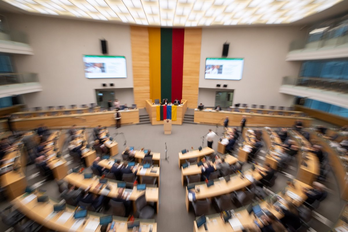 Seimas pavedė Valstybės kontrolei audituoti krašto apsaugos sistemos pirkimus