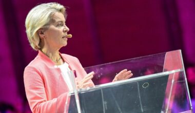 „Forbes“ sudaryto 2025 m. galingiausių pasaulio moterų sąrašo viršūnėje – Ursula von der Leyen