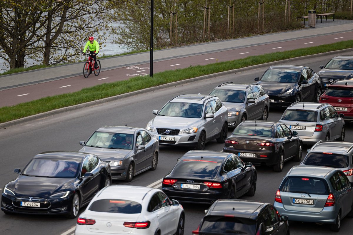 Spūstyse stringantiems vairuotojams Vilniuje – puiki žinia: kelionė į centrą sutrumpės pusvalandžiu