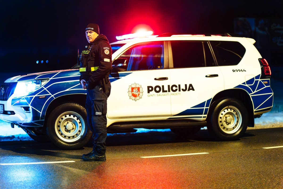 Kaune kaukėtas vyras apiplėšė parduotuvę