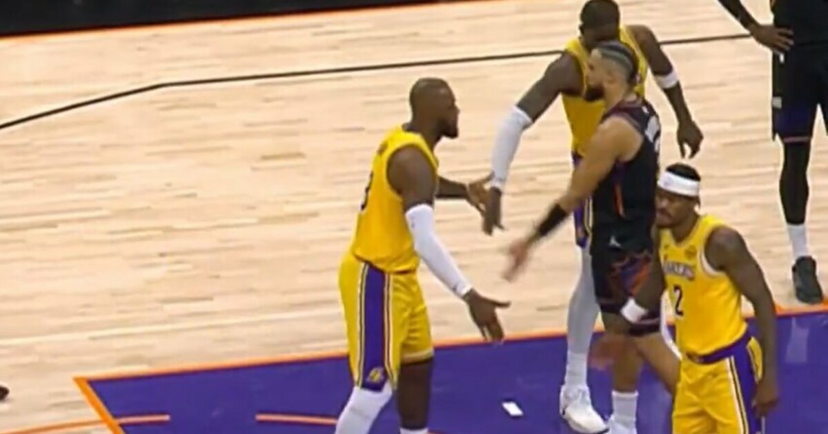 Pamatykite: kaip prie baudų metimų linijos Brooksas suerzino Jamesą