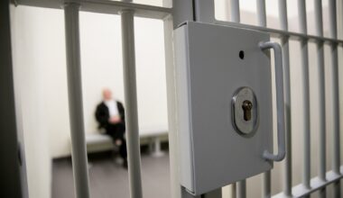 Girtas vyras Pasvalio rajone smurtavo prieš nepilnametę ir jauną moterį