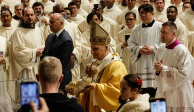 Popiežius per Bernelių Mišias ragino siekti taikos