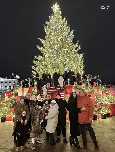 E. Ruškytė-Hülkenberg, N. Hulkenbergas prie Vilniaus Kalėdų eglės