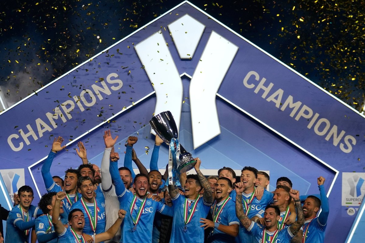 „Napoli“ trečią kartą istorijoje triumfavo Supertaurėje