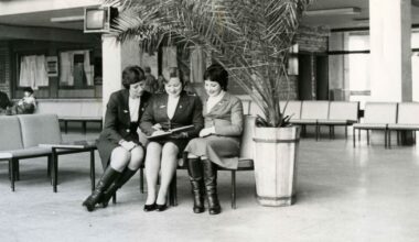 Vienodos suknelės ir 1 apatinių komplektas per metus: štai kaip sovietmečiu rengėsi elitas ir kaimo žmonės