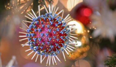 Trumpo administracija tiria galimai COVID-19 vakcinų sukeltas mirtis