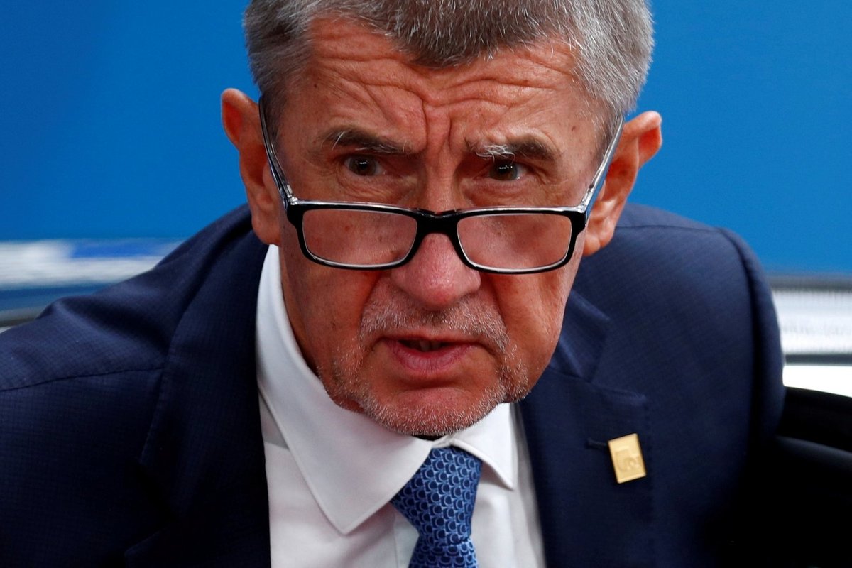 Karas Ukrainoje. Čekijos premjeras Babišas neleido gynybos ministrui vykti į Ukrainą - Delfi