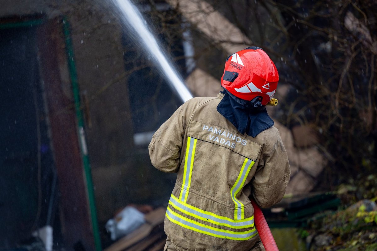 Naktį Kaune dėl gaisro iš namų evakuota 20 žmonių